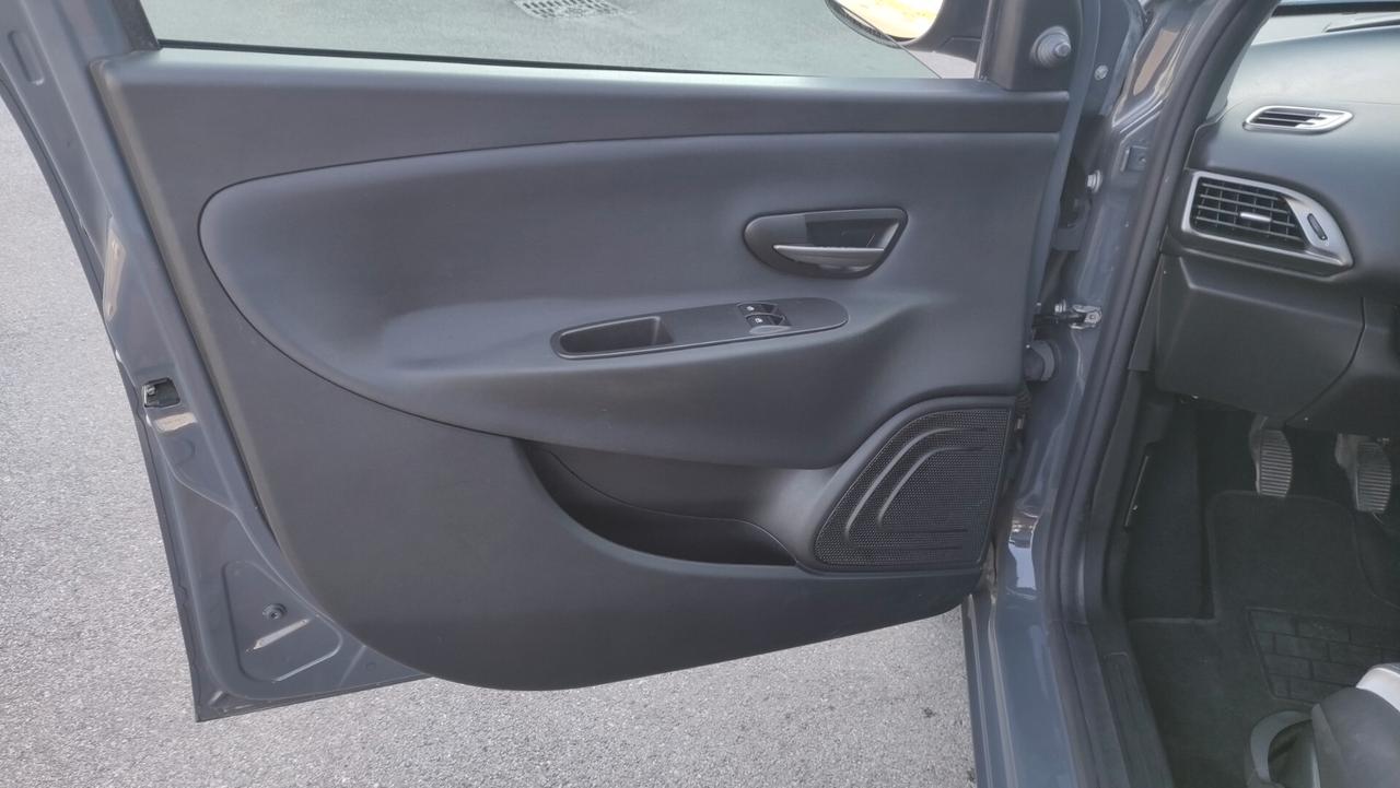 Lancia Ypsilon 1.2 69 CV 5 porte GPL Ecochic Gold NEOPATENTATI - 2015