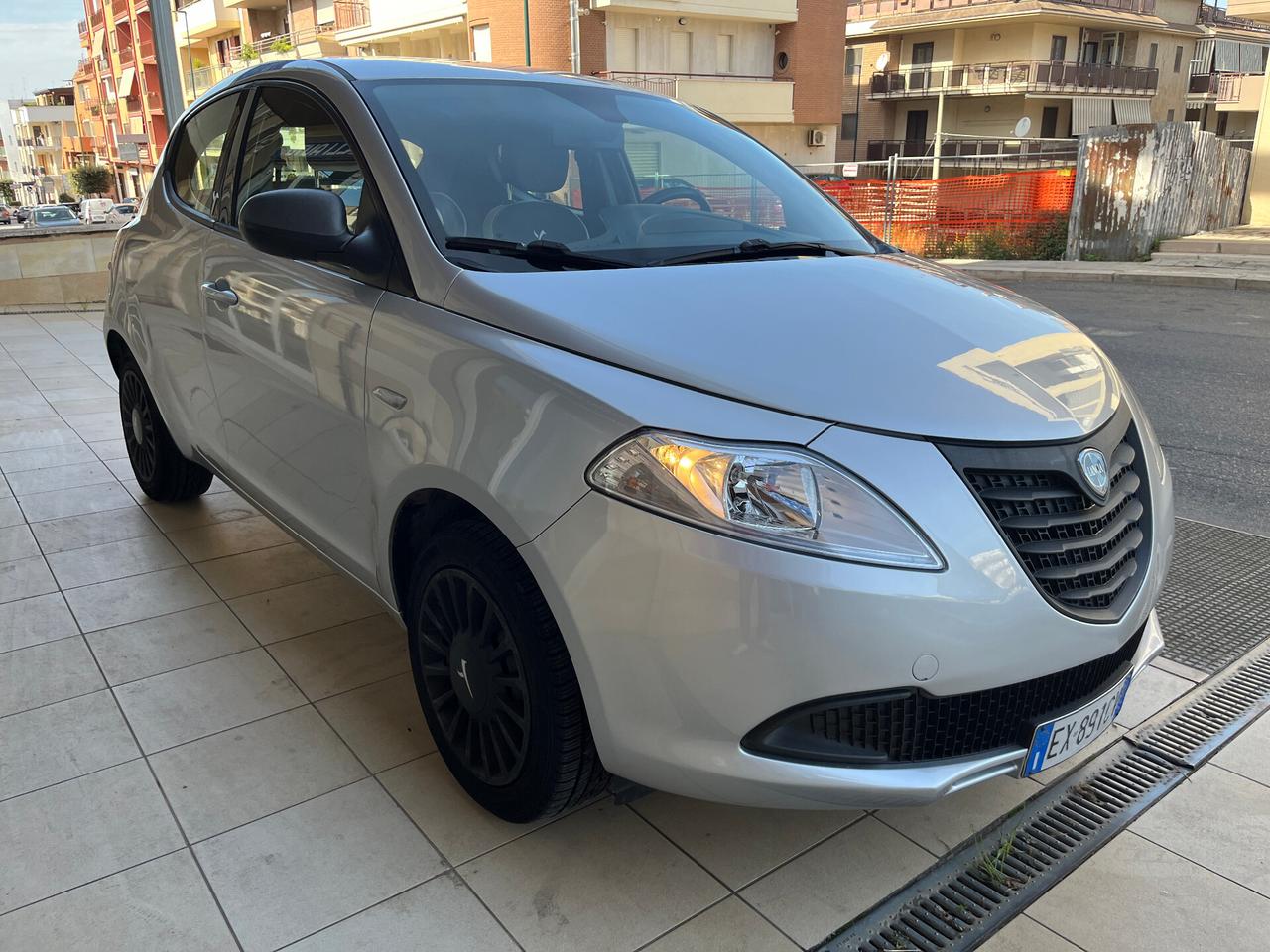 Lancia Ypsilon 1.2 69 CV 5 porte S&S Gold