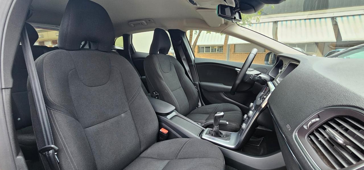 Volvo V40 Cross Country Solo 30.000 km