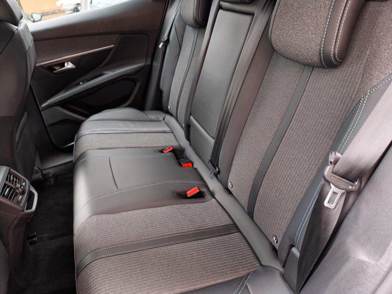 Peugeot 3008 Plug-in Allure Pack PREZZO VERO!