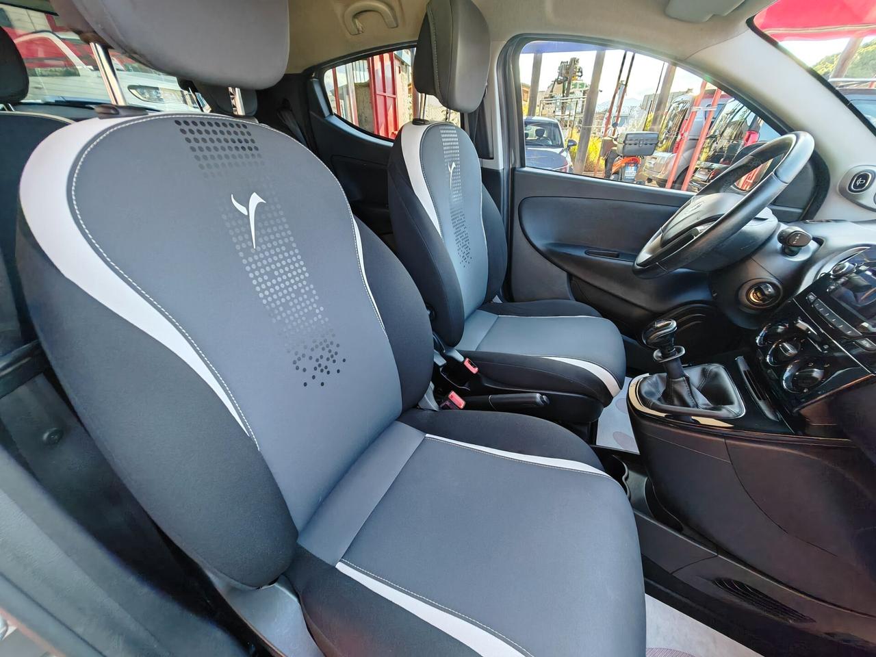 Lancia Ypsilon 1.2 benzina 11/2014 Cv69
