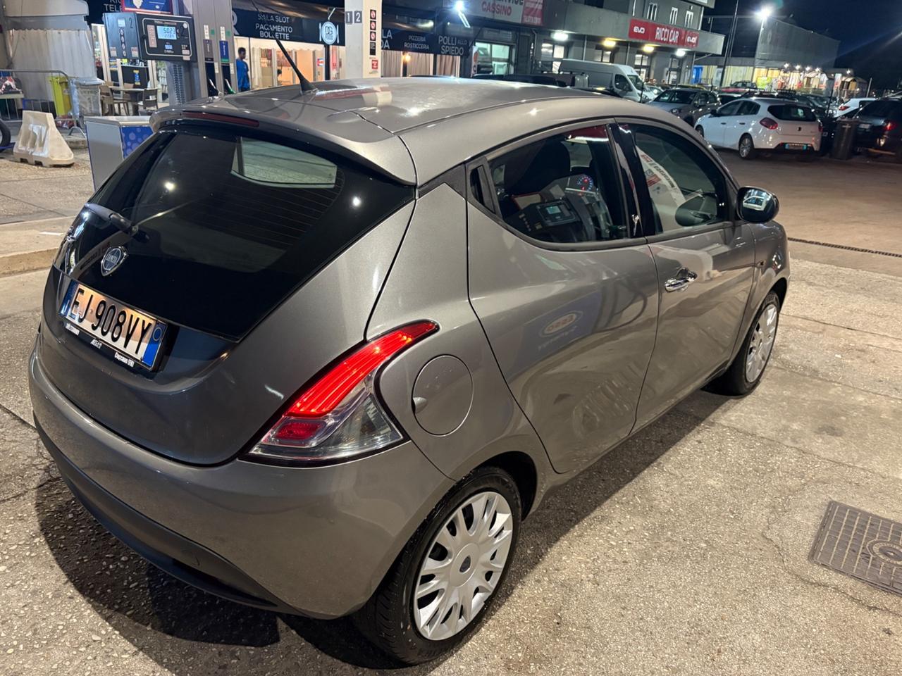 Lancia Ypsilon 1.2 69 CV BENZ/GPL*PERFETTA