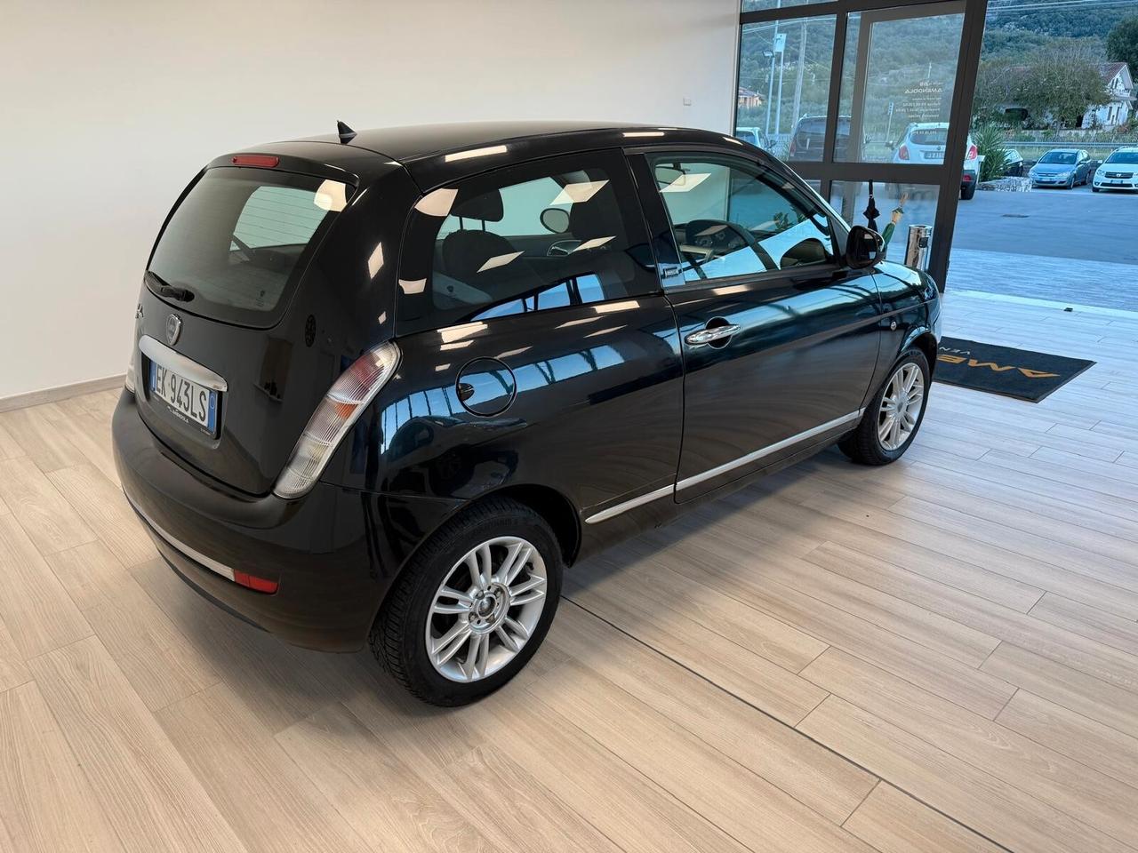 Lancia Ypsilon 1.2 69 CV Unyca