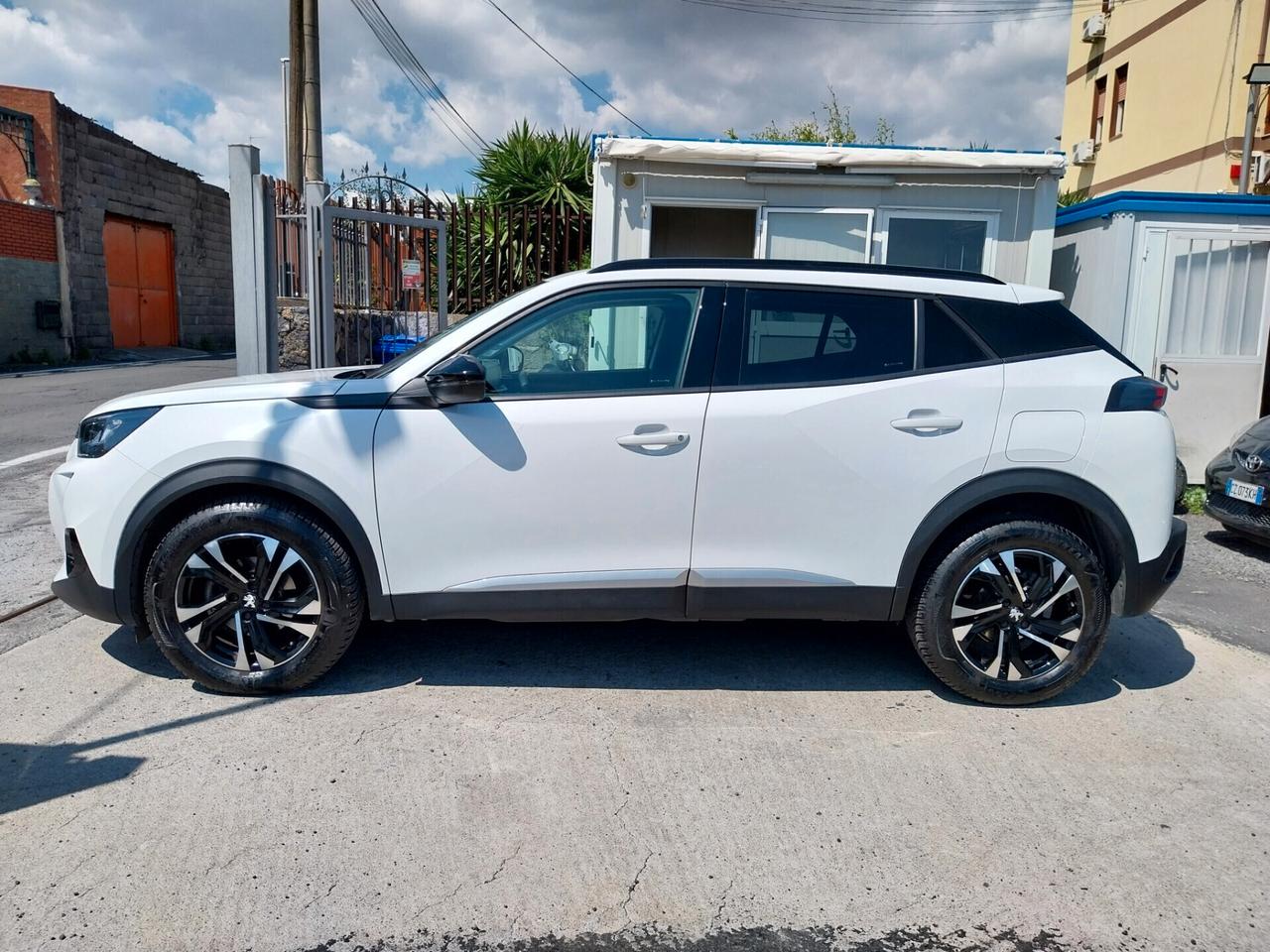 PEUGEOT 2008 1.2 BENZINA 30.000 KM ALLURE 2022