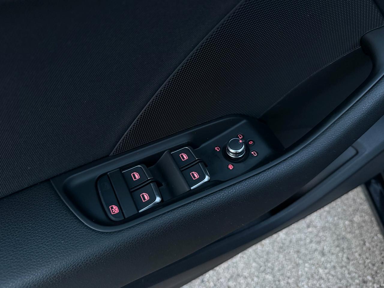 Audi A3 SEDAN/2.0 TDI 150CV/CERCHI 18"/LED/NAVI