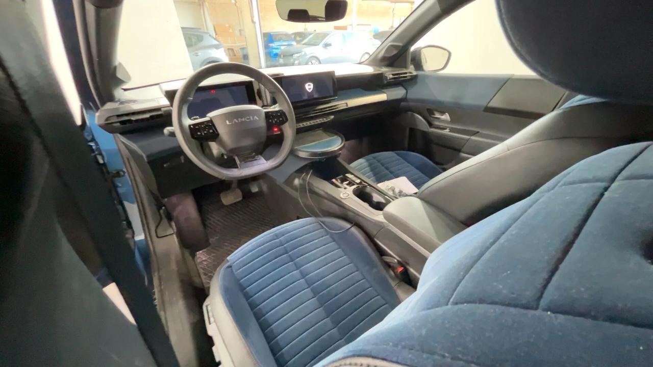 Lancia Ypsilon Hybrid e-DCT Edizione Cassina