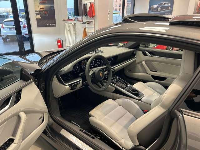 Porsche 992 Coupe 3.7 Turbo S auto