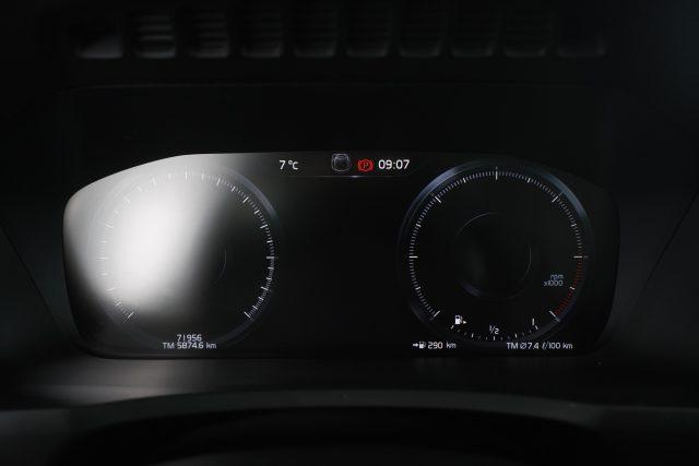 VOLVO XC90 XC90 B5 AWD Geartronic 7 posti Business Plus/Momen