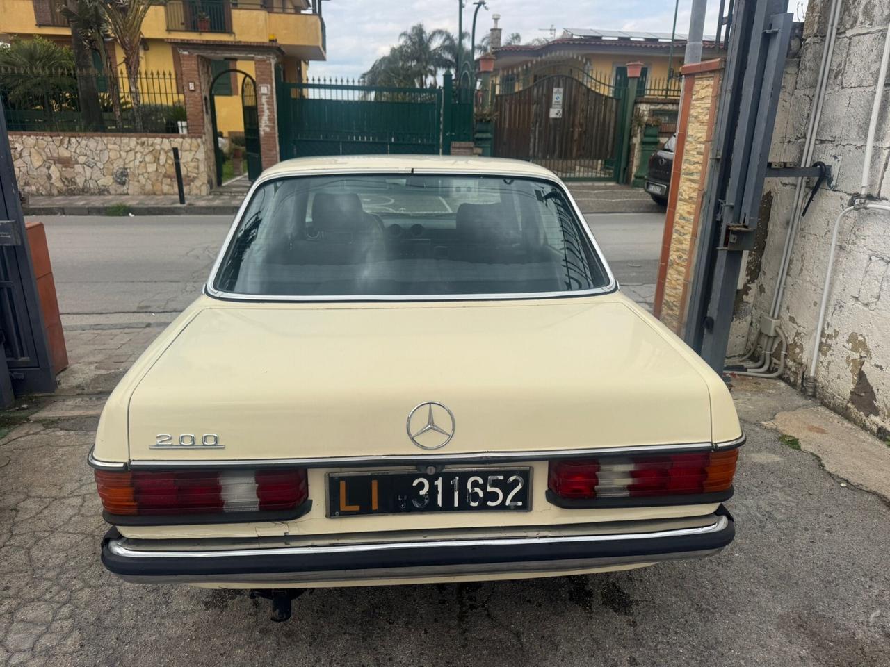 Mercedes-benz 200 berlina