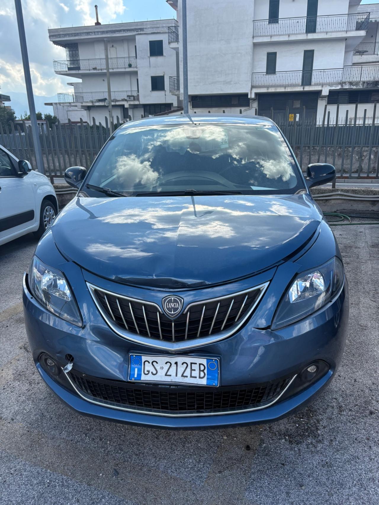 Lancia Ypsilon 1.0 Firefly Hybrid Gold 70CV