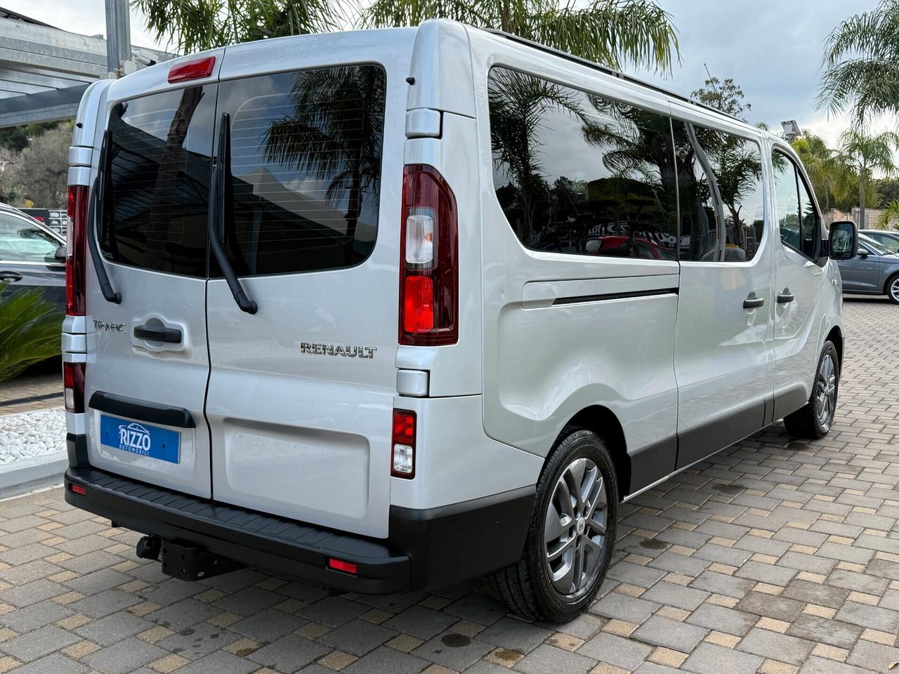 Renault Trafic 2.0dCi 120CV 9 Posti l2h1 Lungo 2 Porte Posteriori Fari Full Led