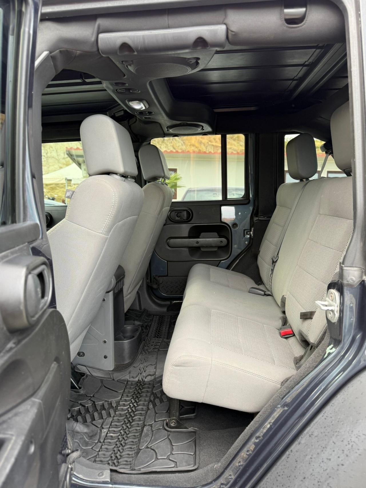 Jeep Wrangler Unlimited 2.8 CRD DPF Sahara Auto