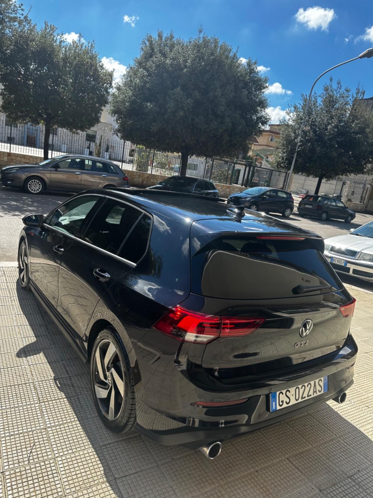 Golf 8 GTi 245cv Tetto apribile IQ-light Navi Radar