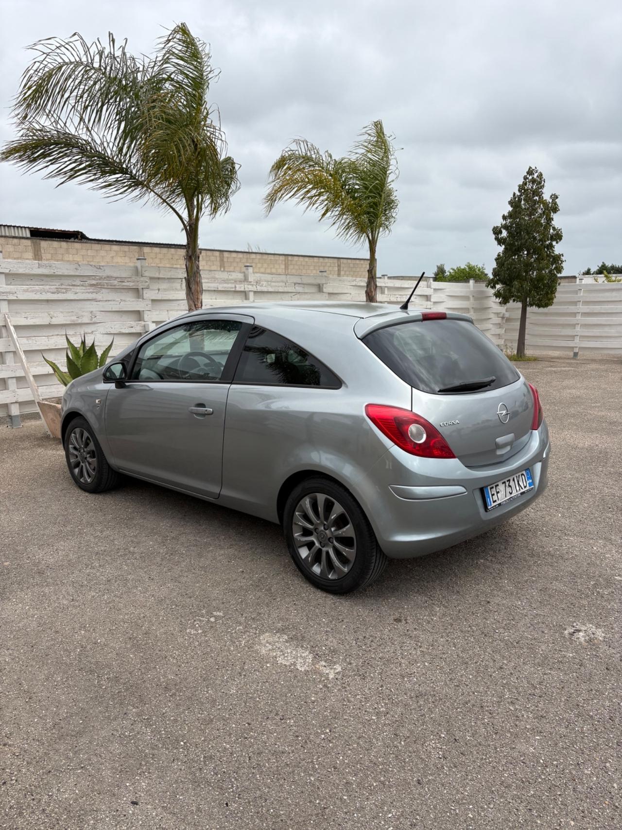 Opel Corsa 1.2 benzina 3 porte
