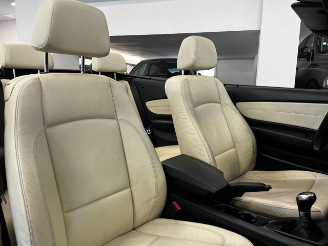 BMW 120 i Cabrio Futura / PELLE / 18" / CLIMA
