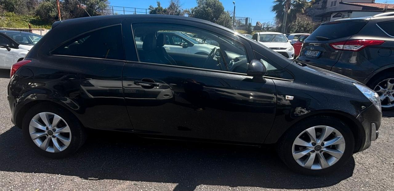 Opel Corsa 1.2 3 porte b-color