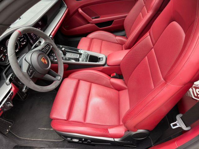 PORSCHE 911 Carrera 4S