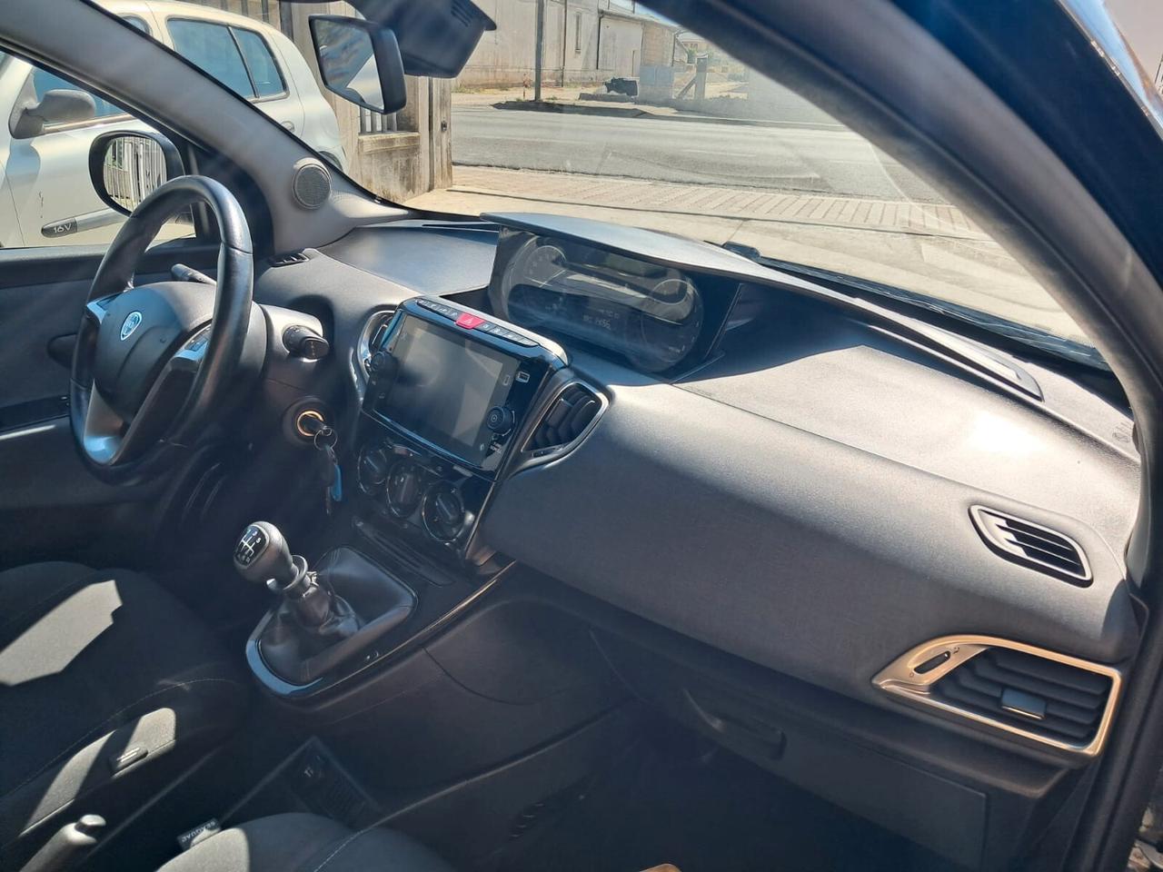 Lancia Ypsilon 1.0 FireFly 5 porte S&S Hybrid Gold