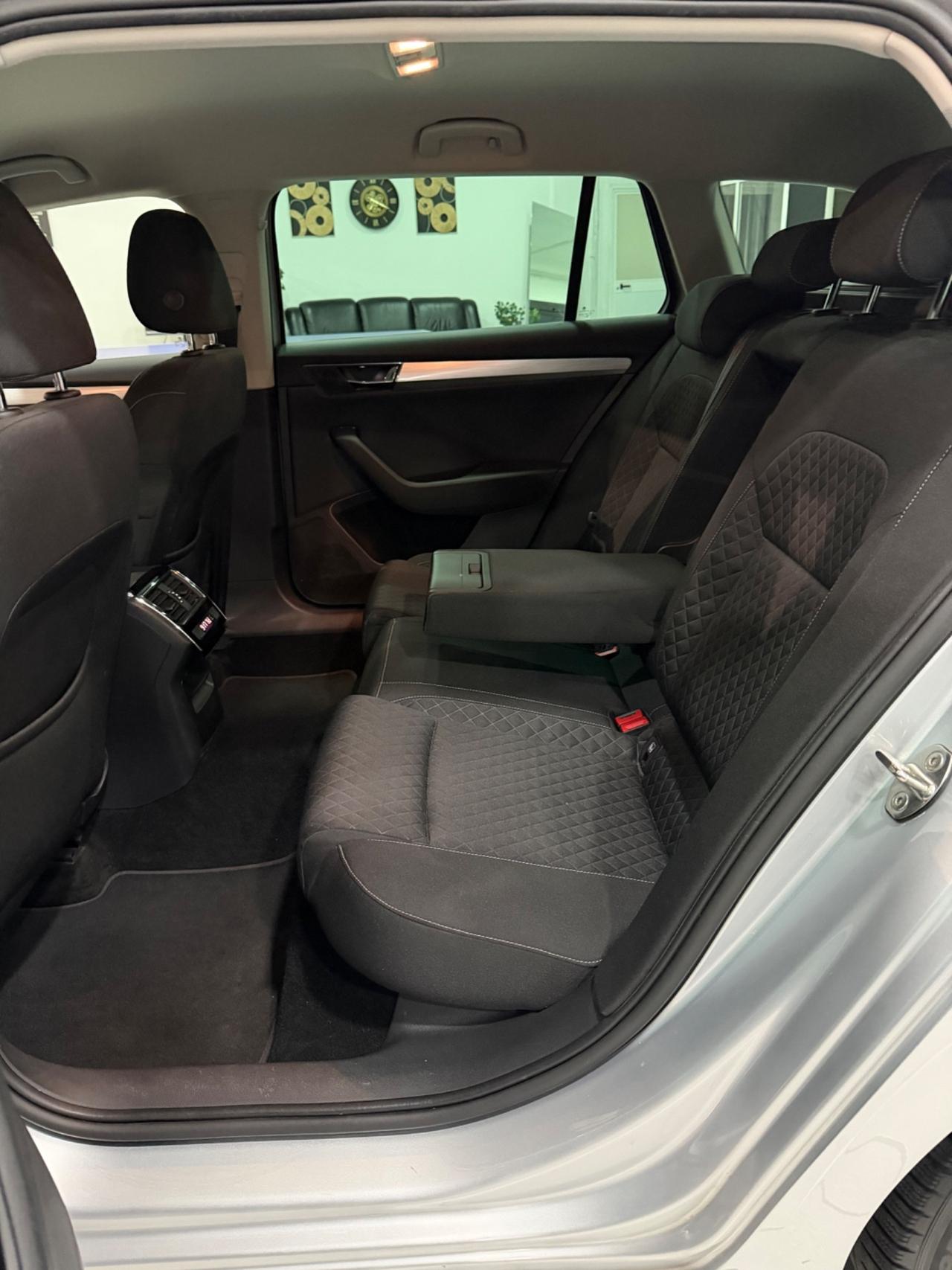 Skoda Superb 1.6 TDI SCR DSG Wagon Style