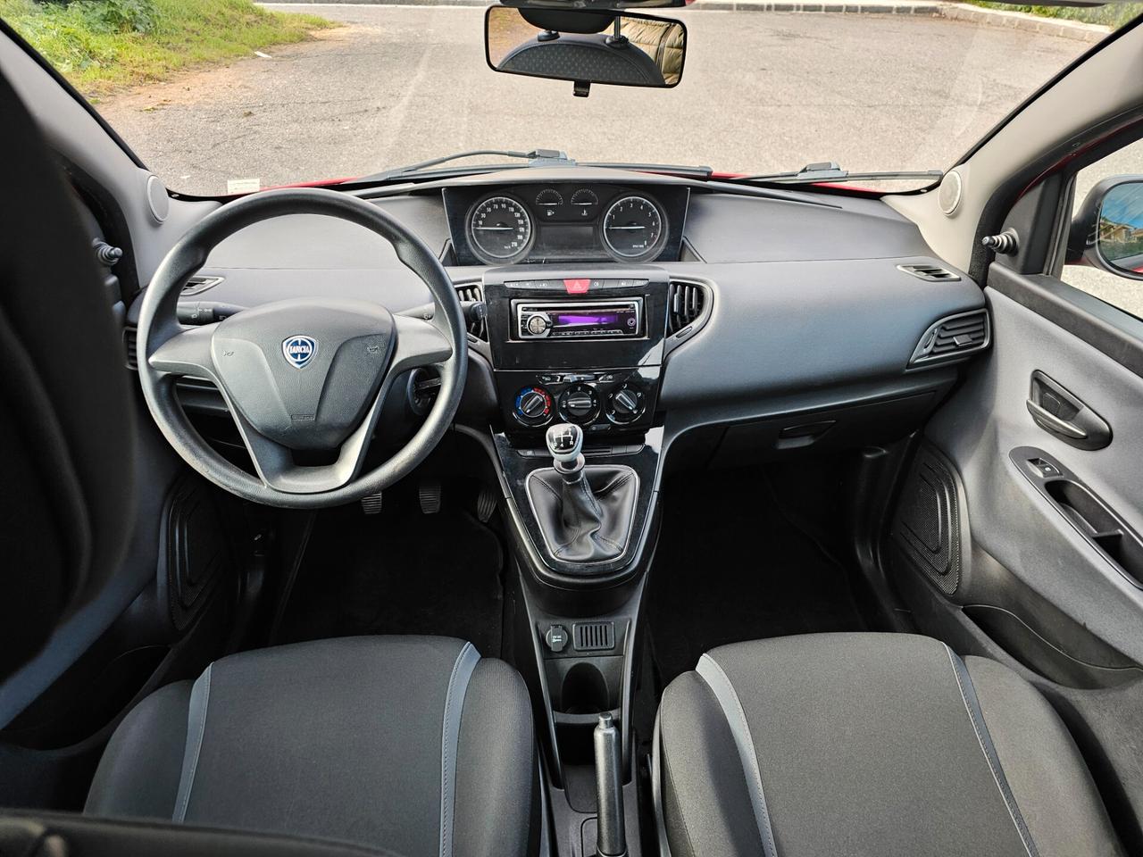 Lancia Ypsilon 1.2 69 CV 5 porte Silver