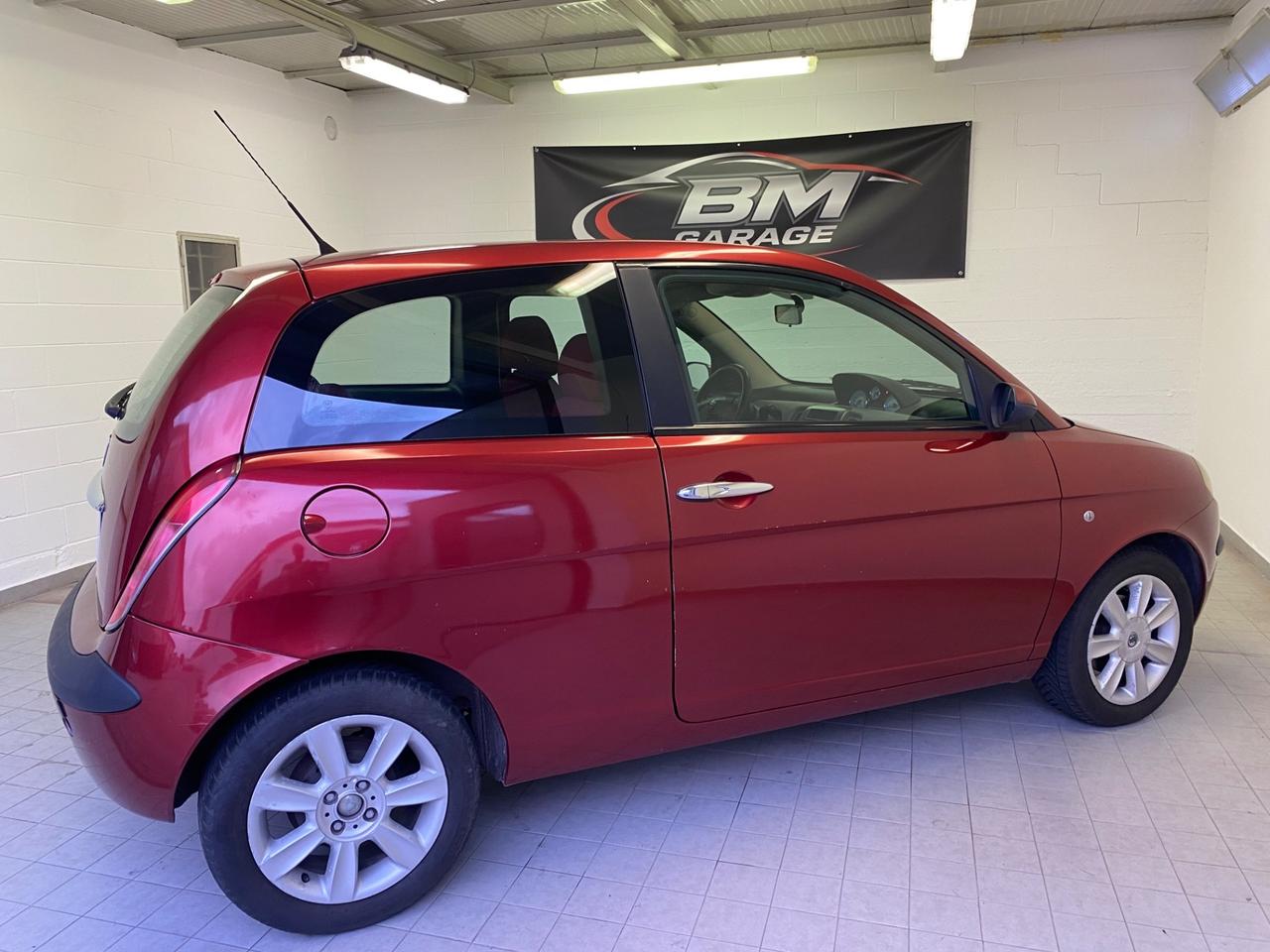 Lancia Ypsilon 1.2 16V Platino