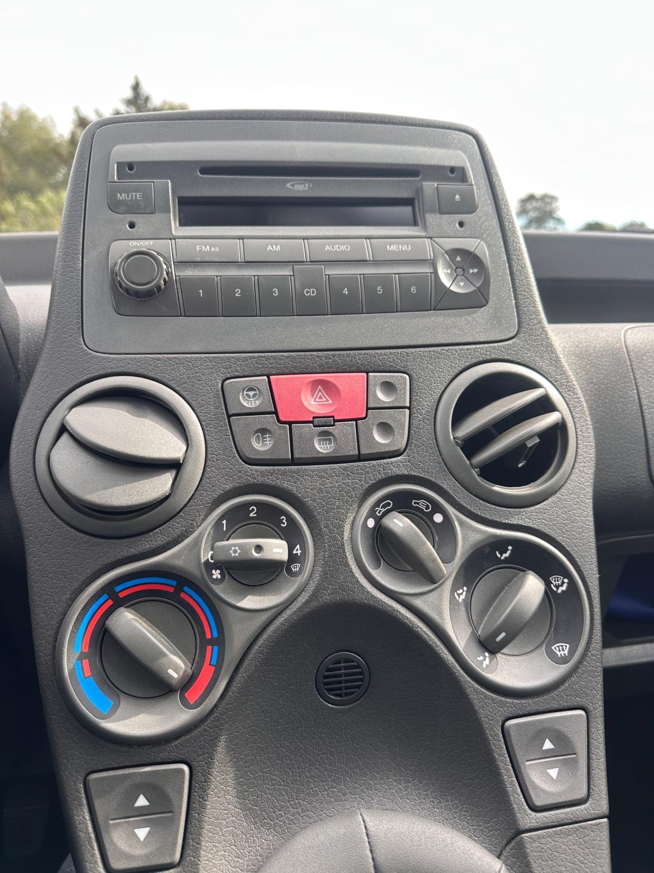 Fiat Panda 1.2 Classic-2012 SERVO/CLIMA/14"