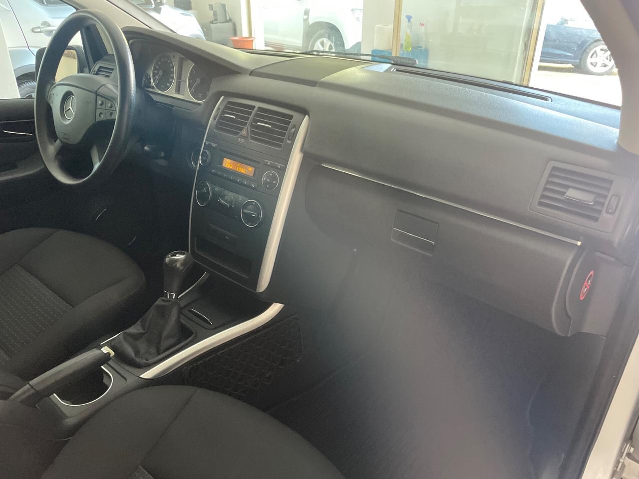 MERCEDES CLASSE B 180 116 CV "OK NEOPATENTATI"