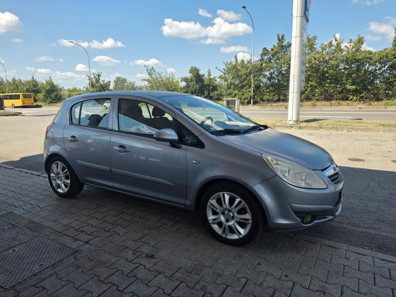 Opel Corsa 1.2 5 porte GPL