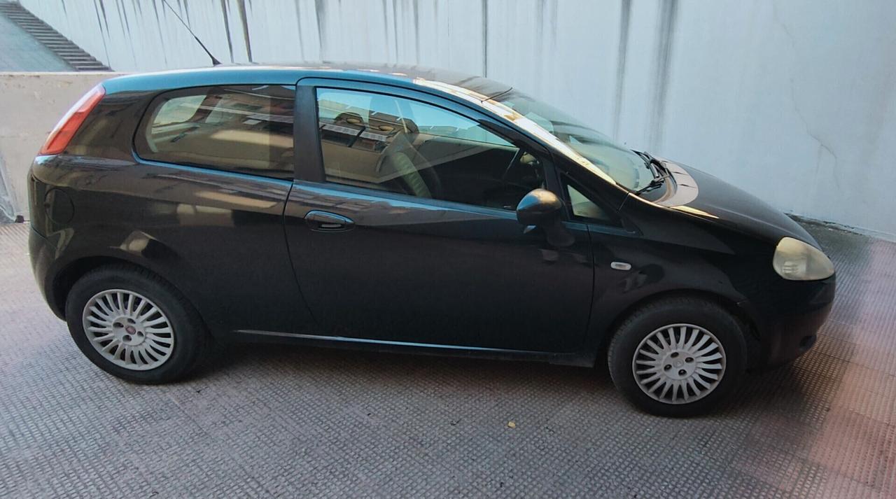 Fiat Grande Punto 1.4 GPL 3 porte .4 gomme nuove