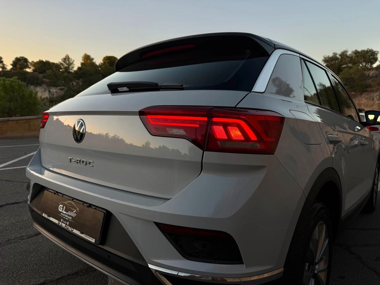 Volkswagen T-Roc/1.0 TSI 110 CV/CAR PLAY/CERCHI 17"/NEOPATENTATI