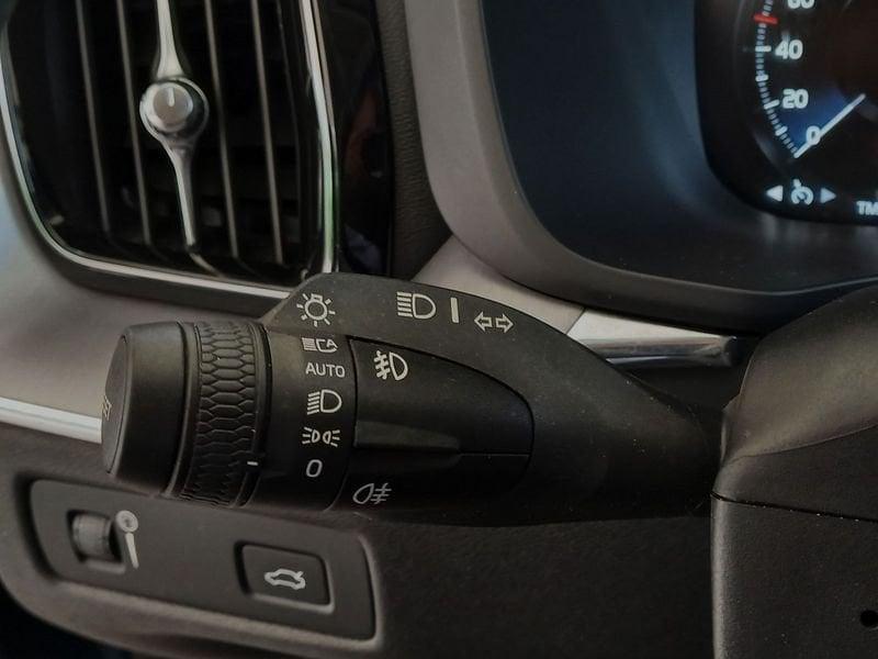 Volvo XC60 B4 197+14 CV AWD Automatica Mild Hybrid Momentum Pro