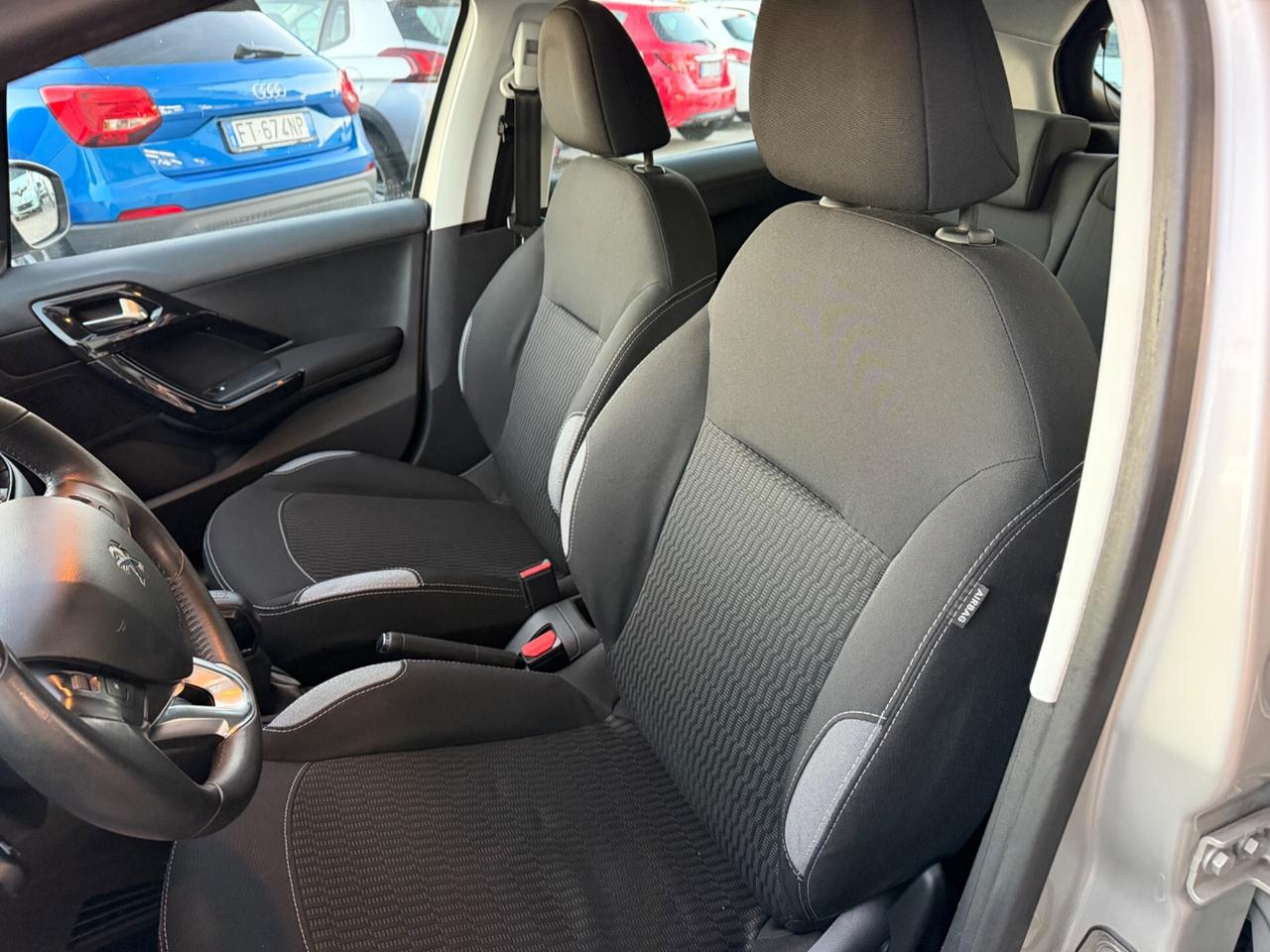 Peugeot 208 1.2 Benzina Neopatentati