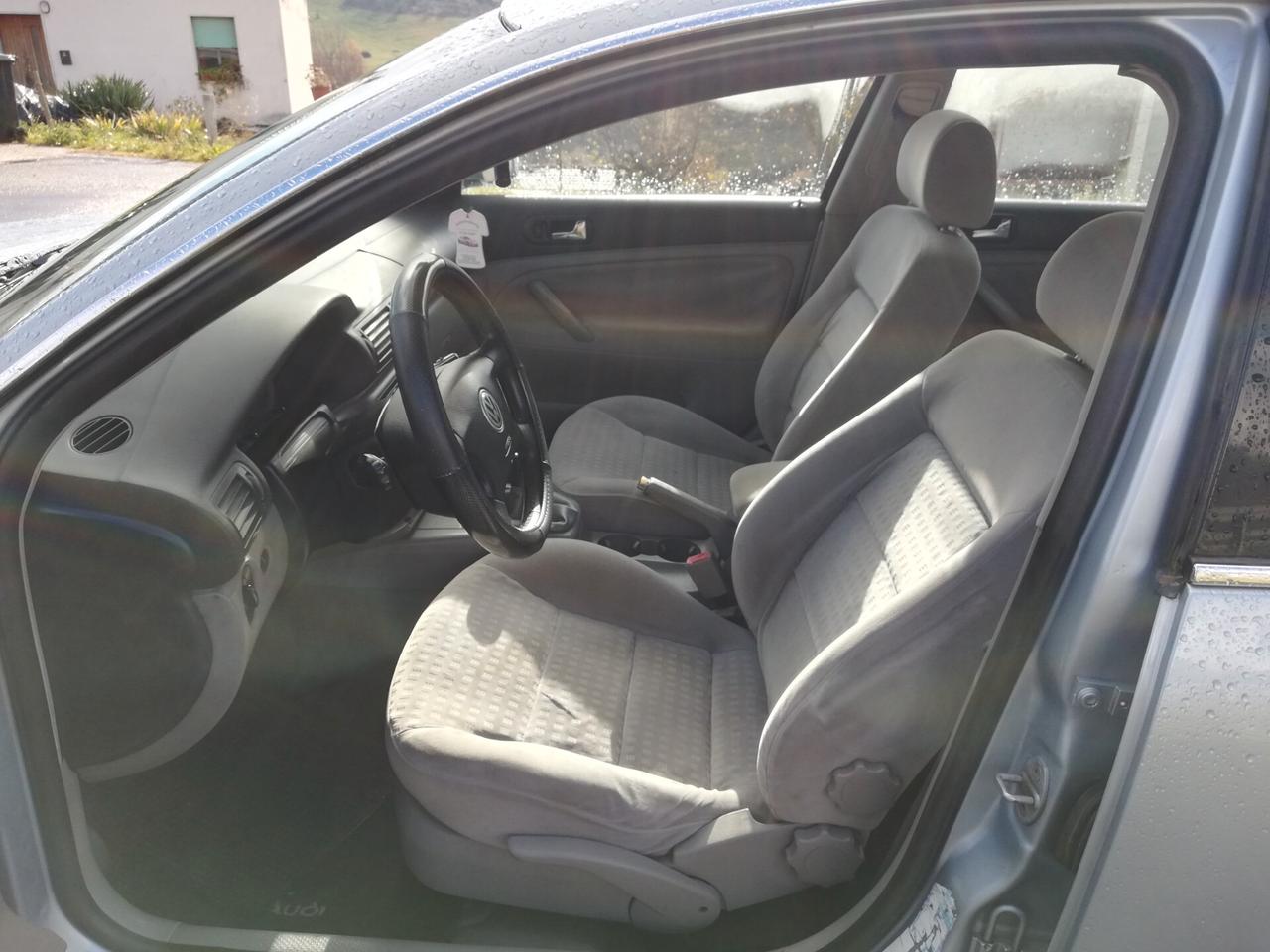 Volkswagen Passat 1.9 TDI/130 CV cat Var. C.line