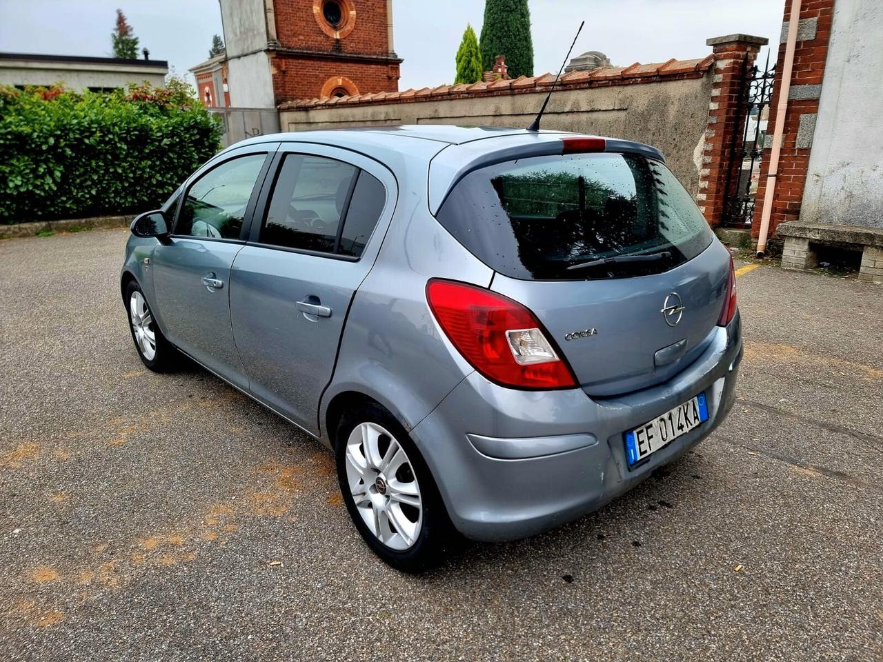 Opel Corsa 1.2 5 porte Club ADATTA A NEOPATENTATI