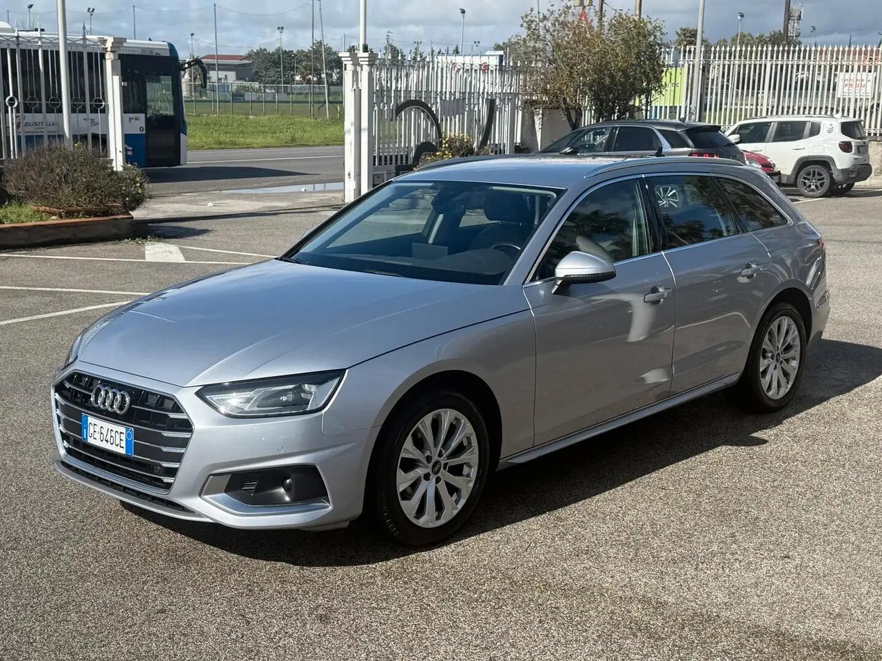 Audi A4 Avant 30 TDI/136 CV Business Advanced
