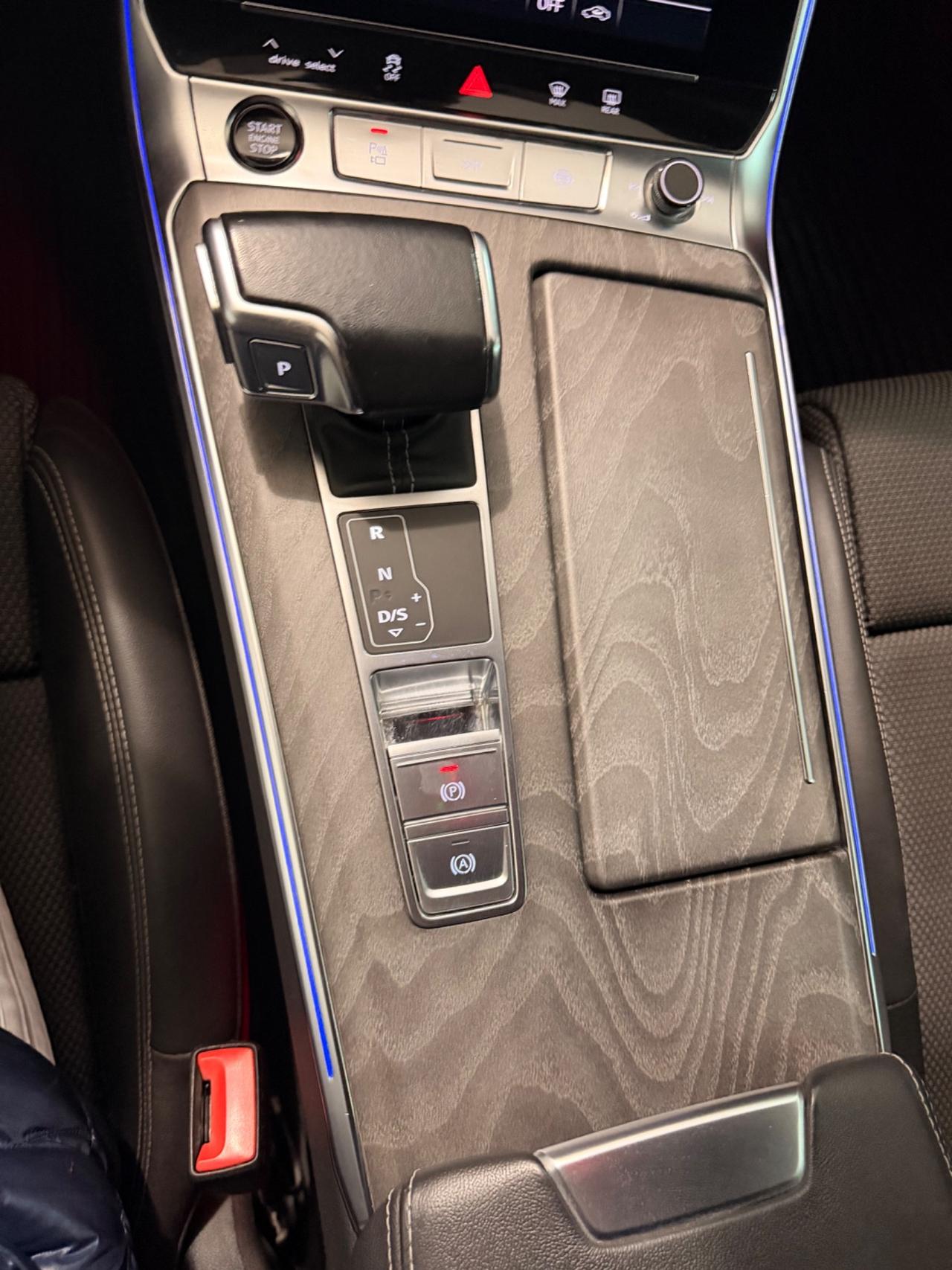 Audi A6 Avant 40 2.0 TDI quattro ultra S tronic LINE Design