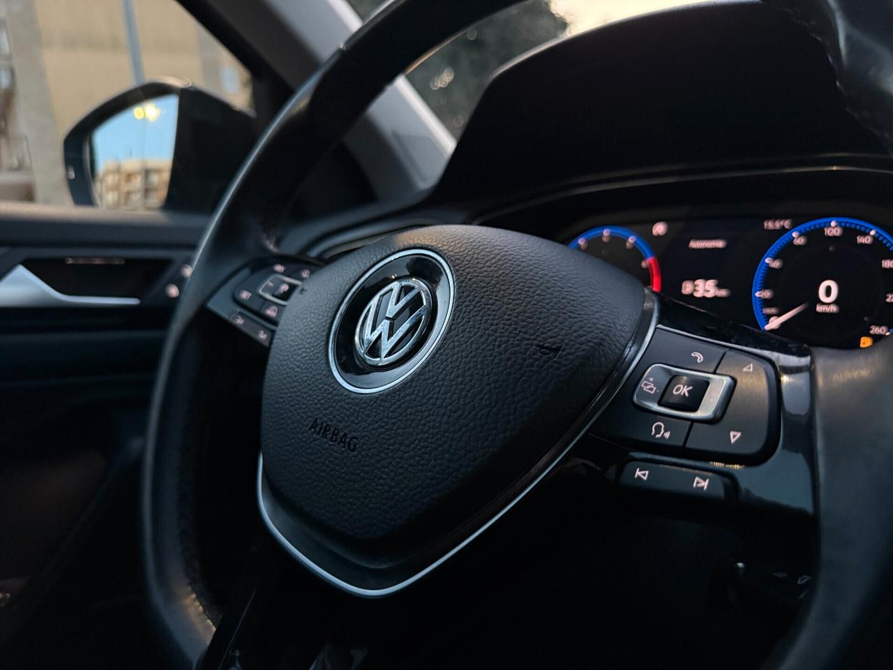 Volkswagen T-Roc/1.0 TSI 116 CV/CAR PLAY/CERCHI 17"/NEO