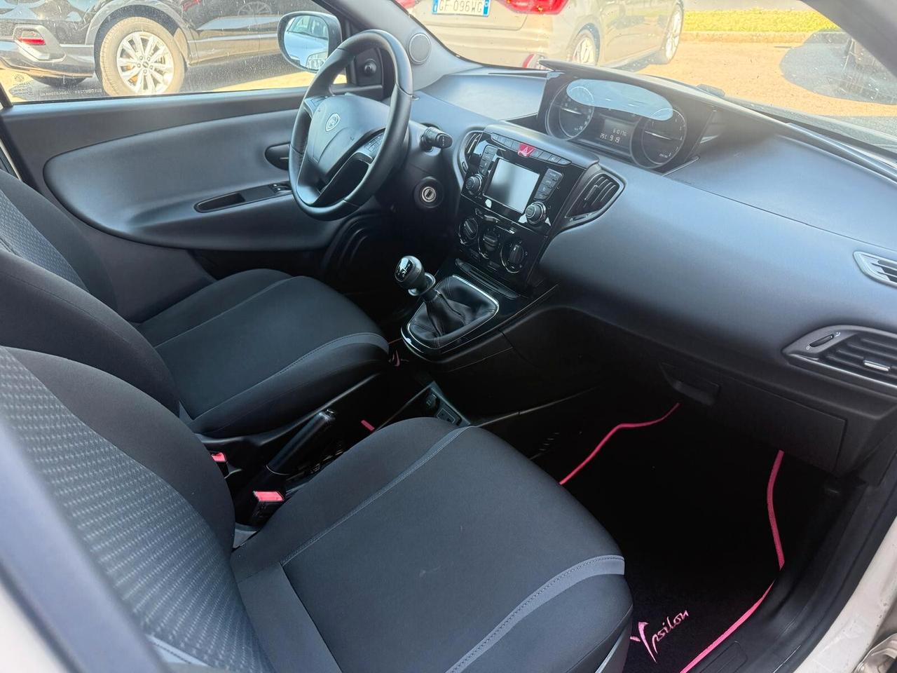 Lancia Ypsilon 1.2 69 CV 5 porte Gold ok NEOPATENTATI