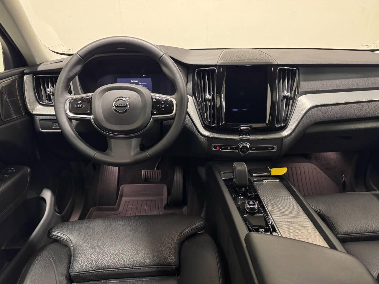 VOLVO XC60 B5 PLUS DARK AWD AUTO