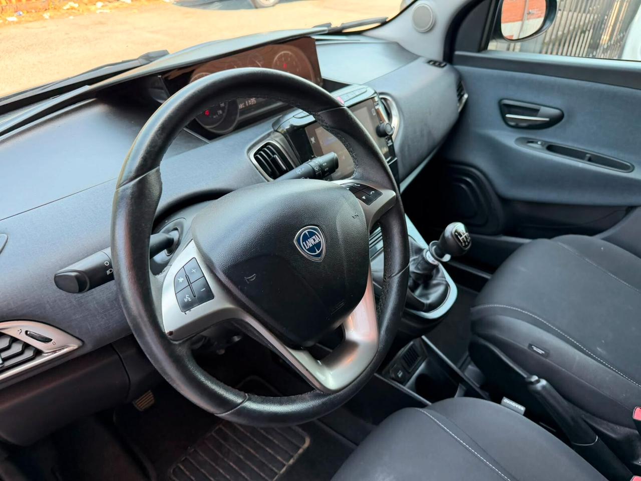 Lancia Ypsilon 1.0 FireFly 5 porte S&S Hybrid Ecochic Gold