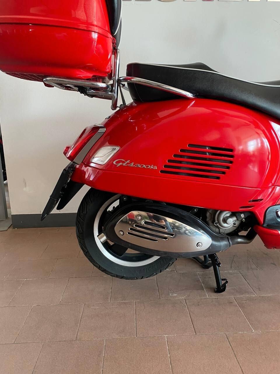Piaggio Vespa 300 GTS
