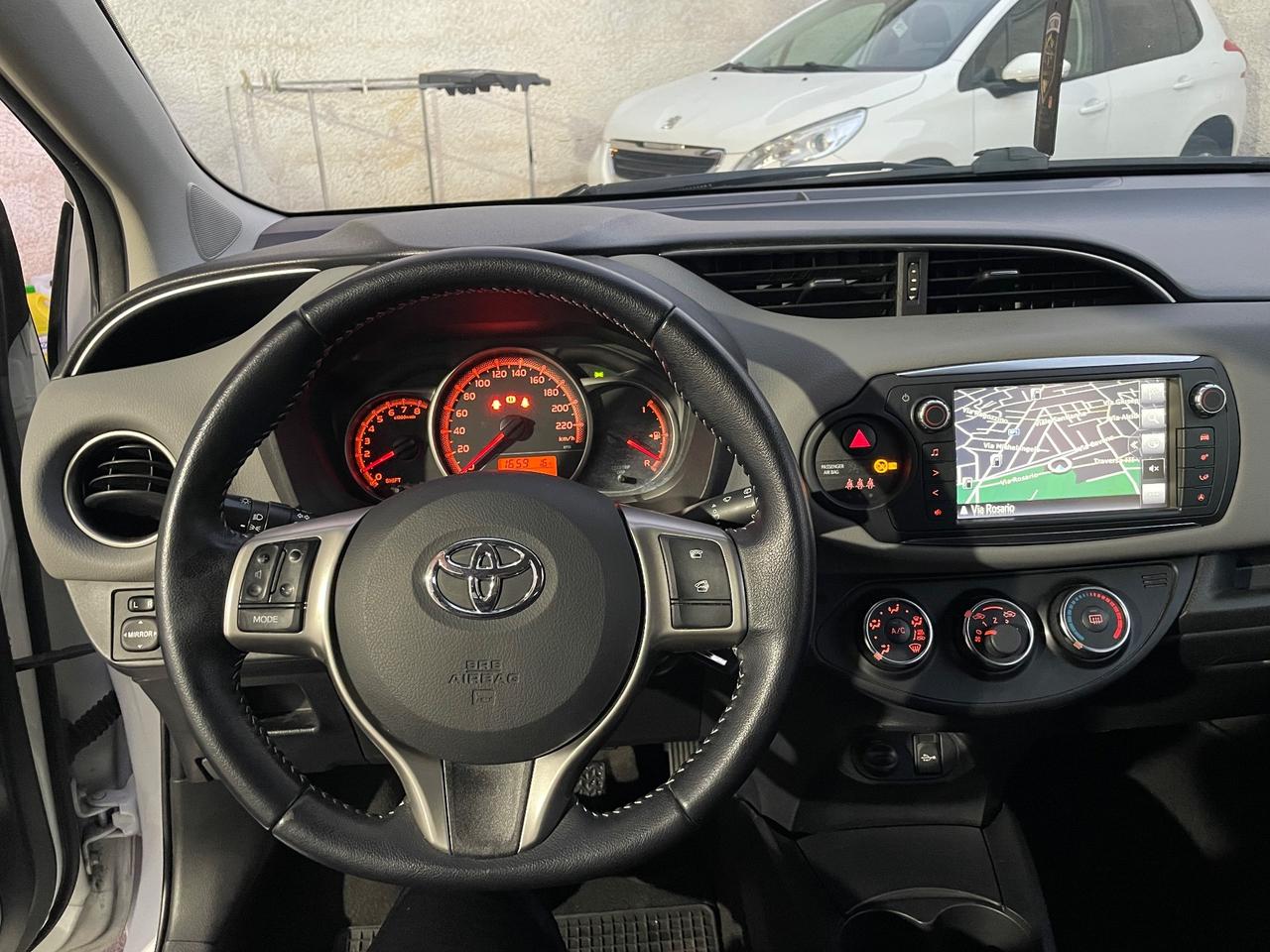 Toyota Yaris 1.0 5 porte Lounge Full navigatore retrocamera dal nord Italia