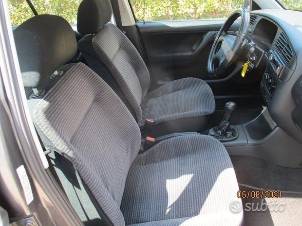 Volkswagen Golf 1.8/90 CV cat 5 porte GL
