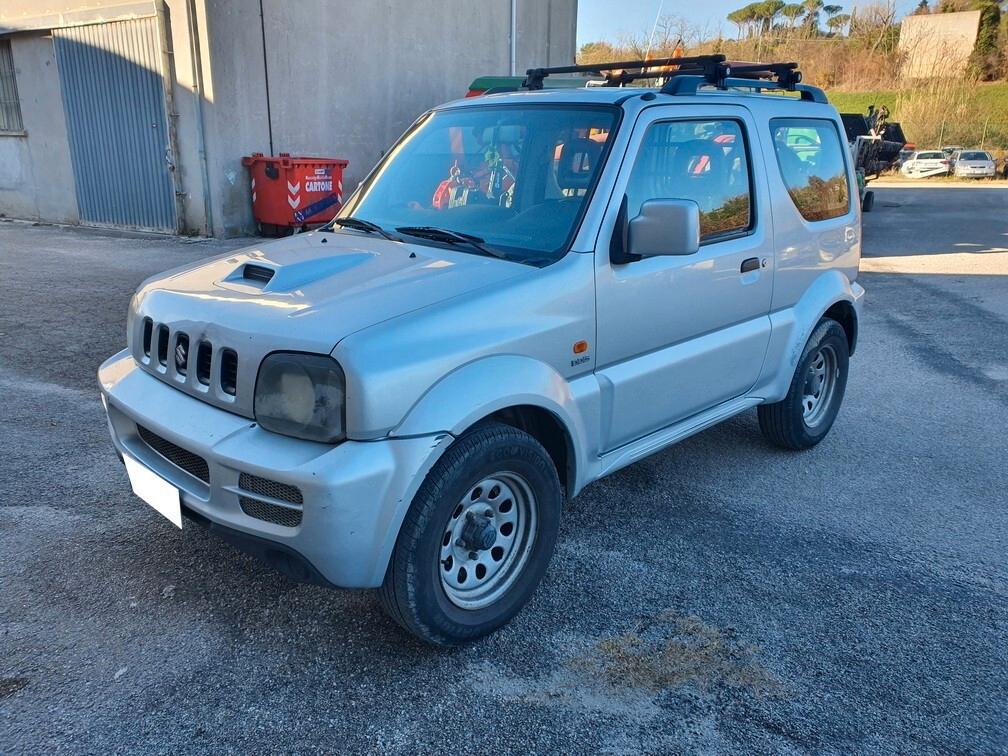 Suzuki Jimny 1.5 DDiS 86CV 4x4 JLX Autocarro