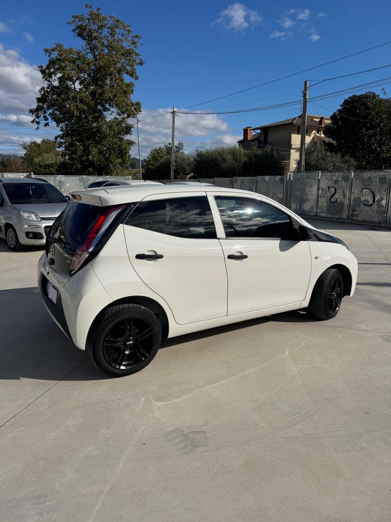 Toyota Aygo 1.0 VVT-i 69 CV 5 porte x-cite TSS MMT