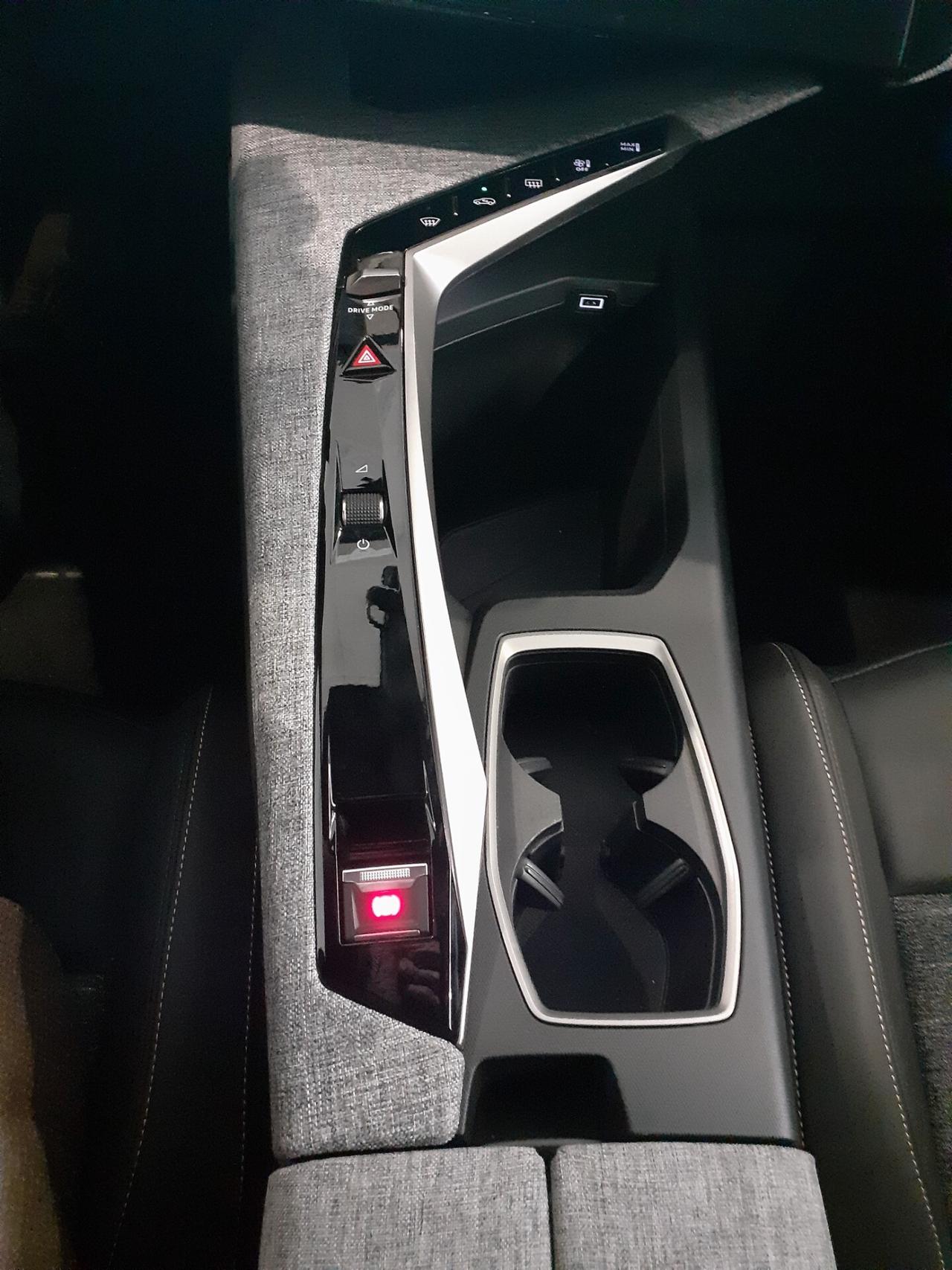 Peugeot 5008 Hybrid 145 e-DCS6 Allure