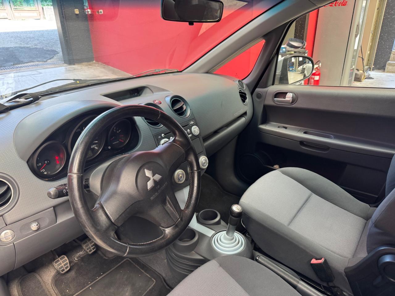 Mitsubishi Colt 1.3 16V 5p. Invite