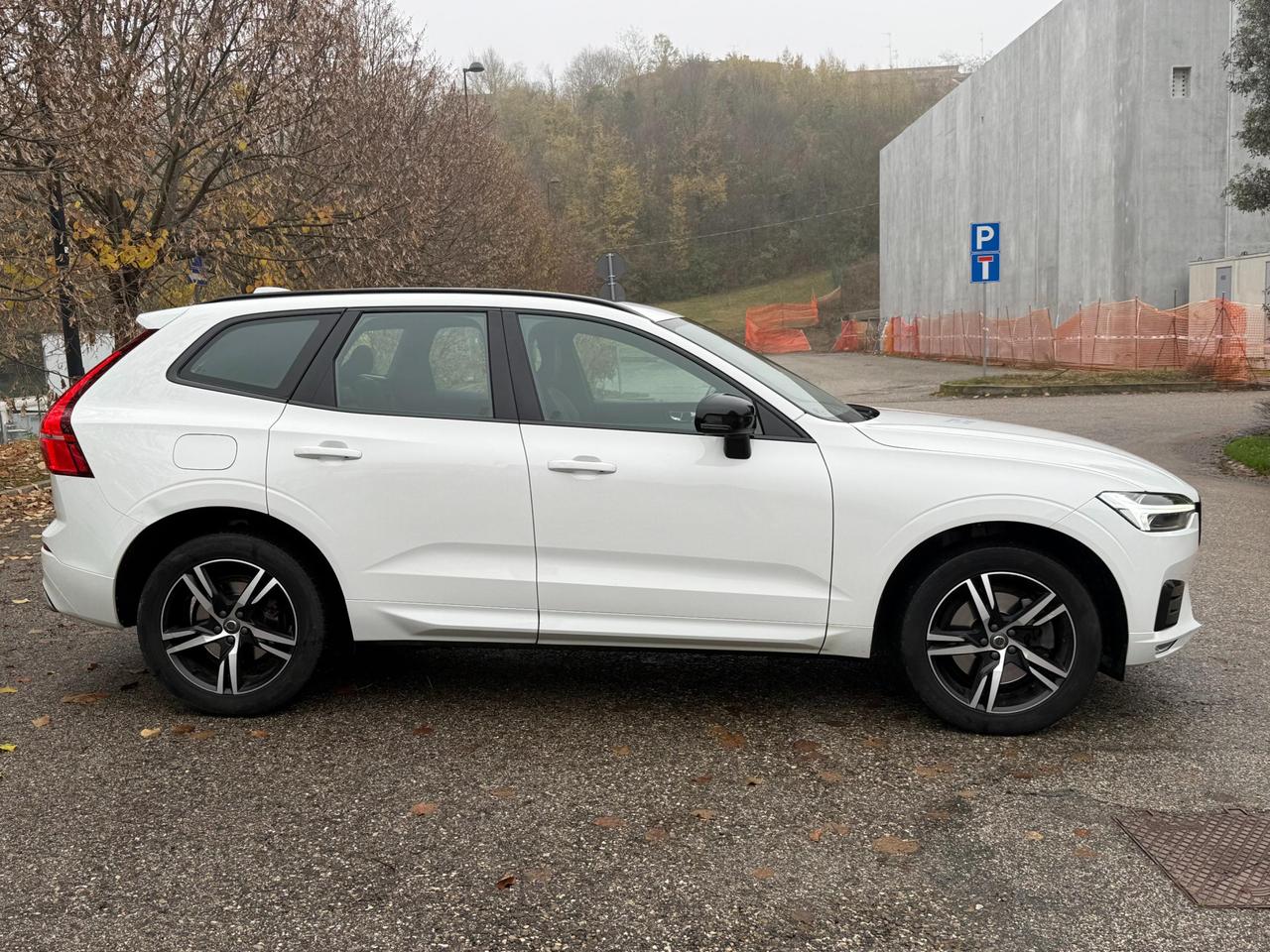 Volvo XC60 2.0 b4 R-design awd auto my20
