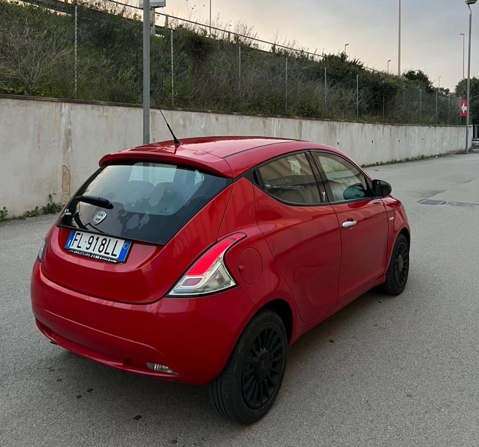 Lancia Ypsilon 1.3 MJT 16V 95 CV 5 porte S&S Silver