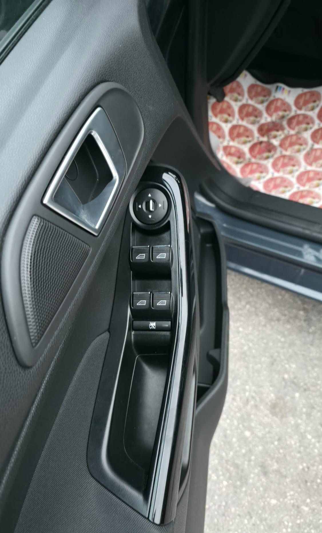 Ford Fiesta 1.5 TDCi 75CV 5 porte Titanium